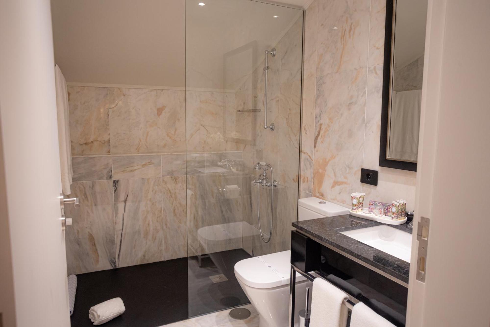 Solar Do Requeijo By Luna Hotels & Resorts Arcos de Valdevez Exteriér fotografie A shower enclosure