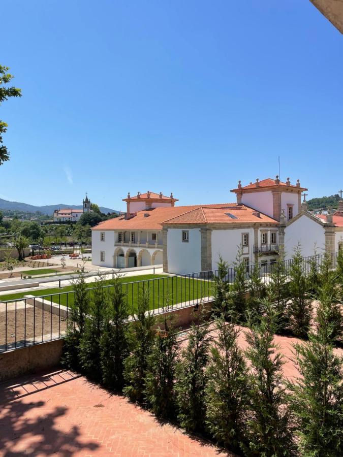 Solar Do Requeijo By Luna Hotels & Resorts Arcos de Valdevez Exteriér fotografie The Pazo of the Dukes of Cadaval, in the municipality of Vila Viçosa, where the family lived for many years.