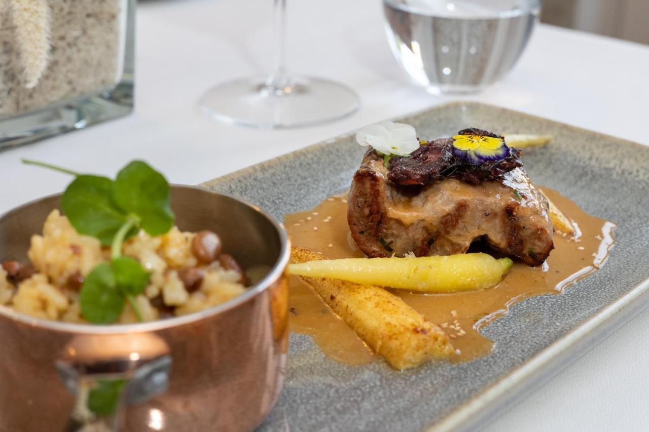 Solar Do Requeijo By Luna Hotels & Resorts Arcos de Valdevez Exteriér fotografie A meal at the restaurant
